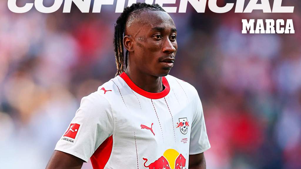 Fotografía de Yan Diomande durante un encuentro de la Bundesliga con la camiseta del RB Leipzig, mostrando su calidad sobre el terreno de juego.